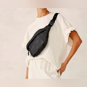 Vera Bradley black nylon quilted belt bag